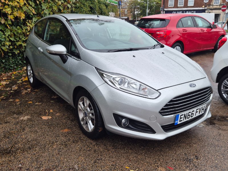 Silver Ford Fiesta 1.25 Zetec Hatchback 3dr Petrol Manual Euro 6 82 ps
